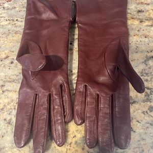 Burberry leather gloves. Lined in silk pattern sz 7